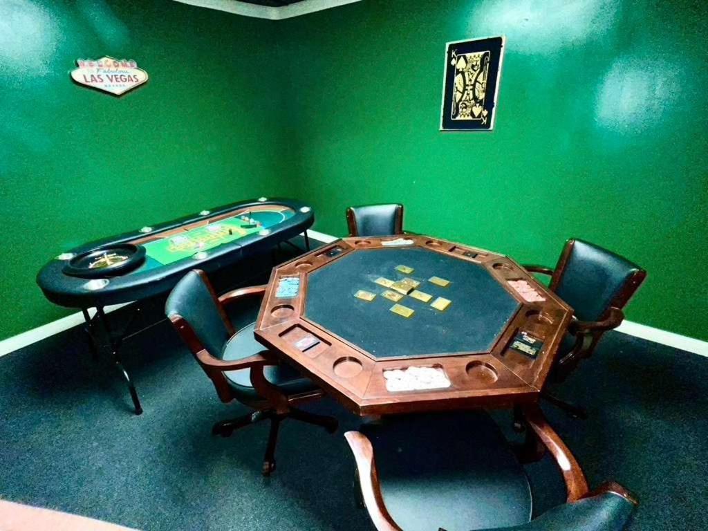הוילה Big Stone Gap Gated Mansion - Basketball Court Movie Theater Views מראה חיצוני תמונה
